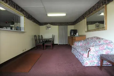 Image de Americas Best Value Inn Wilson UNITÉ 11 2 Chambres À Coucher Au Sol