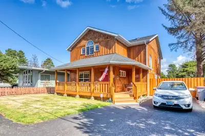 Image de Maison mise à jour avec cheminée et salle multimédia - 2 pâtés de maisons de la plage / promenade!