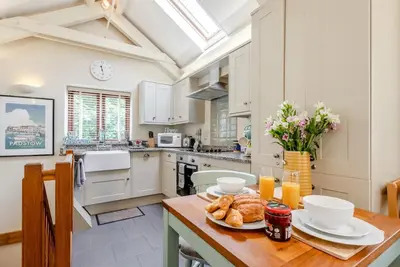Image de The Stable, Dunmere - Deux Chambres Maison, Couchages 4