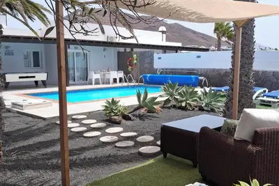 Image de Belle villa \"Mariola\" près de la plage avec piscine chauffée, terrasse, jardin et Wi-Fi