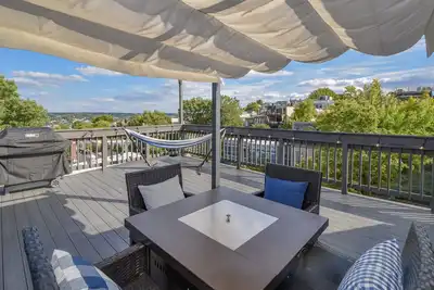 Image de Mt. Adams-Rooftop Deck-Mins to Dwntown-Pvt Parking