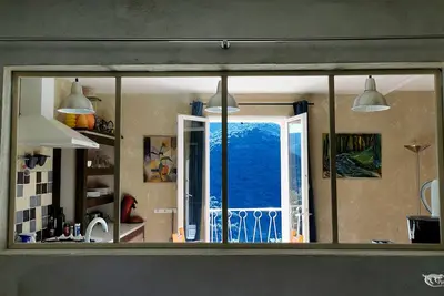 Image de Gite solaire avec vue à 180° sur collines boisées