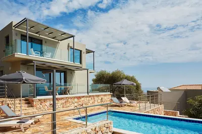Image de Villa Mare, cette toute nouvelle villa élégante offre une vue spectaculaire sur la mer!