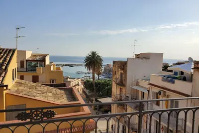 Image de Appartement récemment rénové avec vue panoramique sur la mer