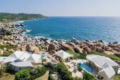 Image de Water's Edge Villa - Vues spectaculaires et 2 piscines * Récemment rénovées *
