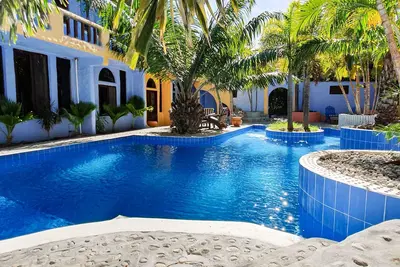 Image de Spectaculaire 5 chambres, 5 salles de bain Condo avec accès à deux piscines
