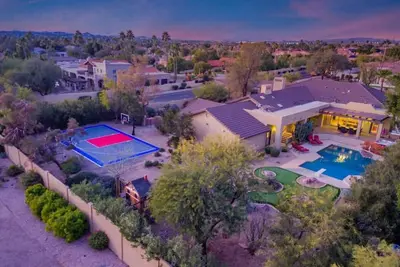 Image de Villa De Luxe Des Millionnaires! Vivre Dans Le Luxe W / Sport Court + Putting Green + Hot Tub