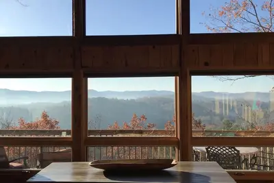 Image de Cabine à 180 degrés avec vue sur la montagne! C’est la saison des feuilles!
