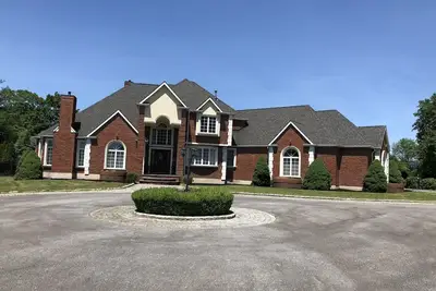 Image de Énormes costumes de luxe 6Br & 8. 55Bth à Goshen Vicinity Ny