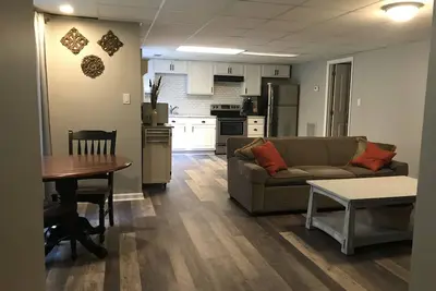 Image de Escapade tranquille ~ Suite 1bd moderne sur Greenway