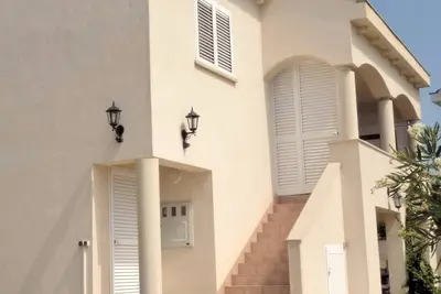 Image de Appartement de 85 m² + 40 m2 de terrasses dans une villa privée