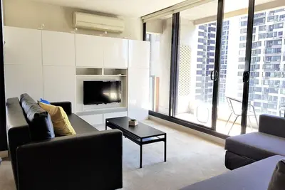 Image de Superbes vues, 2 balcons, beaucoup d'espace et lumière naturelle!