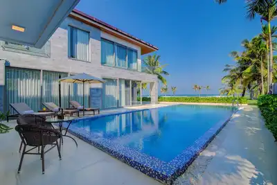 Image de Villa en front de mer de 7 chambres au Da Nang Beach Resort
