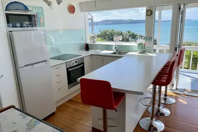 Image de Retro Bach avec une vue imprenable sur la mer