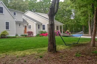 Image de Magnifique maison parfaite pour les grands groupes! Marchez jusqu'à la plage! Animaux acceptés!