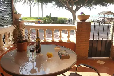 Image de Fit. 1ère ligne de plage. À Pied De La Rue. 2 Chambres / 4 Personnes. Wifi Et Satellite.