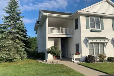 Image de Charlevoix Country Club Condo; Vue du terrain de golf; Minutes de Bay Harbor, Petoskey