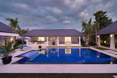 Image de Cozy 6 Bedroom Villa Seminyak, Family Villas Seminyak