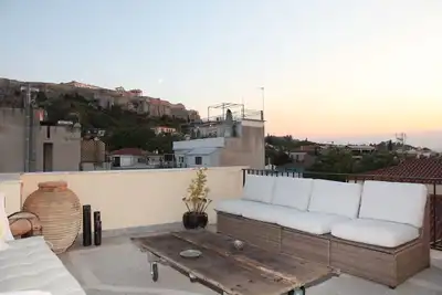 Image de Penthouse de deux étages à Plaka avec vue sur l'Acropole