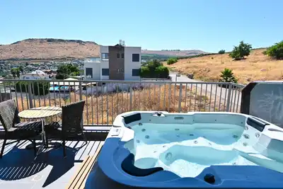 Nino Magdala - Suite 1 chambre avec bain à remous privé // Mer de Galilée