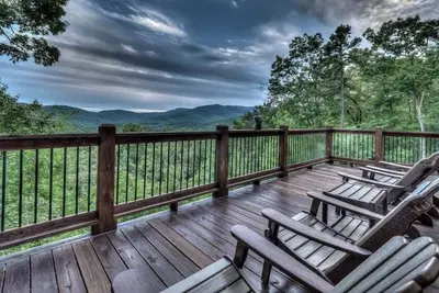 Image de Chandelier Cottage - thème Disney | Vie extérieure avec foyer | Jacuzzi