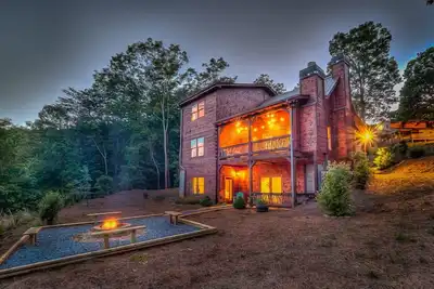 Image de Wolfs Den- Fire Pit | Vues magnifiques | Nouvelle maison | Blue Ridge, Géorgie