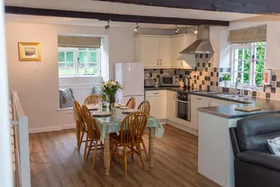 Image de Chalets familiaux conviviaux, piscine intérieure chauffée - 'Number Eight' pour 4 personnes