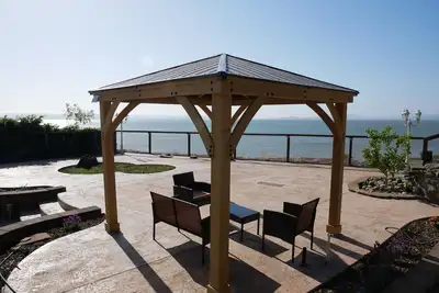 Image de Belle maison, vue spectaculaire sur la baie depuis le patio! Dors 8!