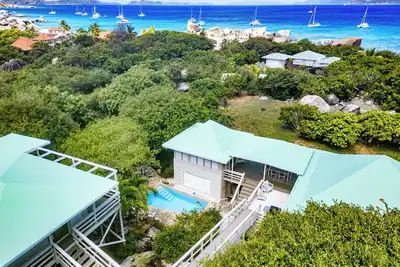 Image de Villa abordable de 4 chambres à coucher à partir de Spring Bay / Little Trunk Bay - 10 personnes