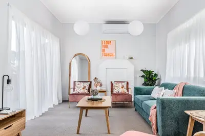 Image de rustic cottage with all the trimmings