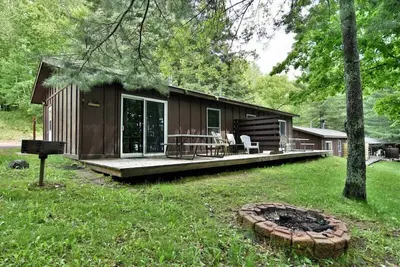 Image de Iron River, Wisconsin Locations de chalets dans un complexe de Northwoods