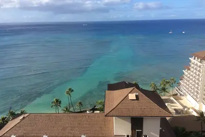 Image de Waikiki Studios 4 personnes, à 100 pieds de la plage, accès au salon Penthouse des propriétaires