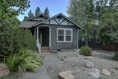 Image de Huckleberry Cottage - bain à remous, ping-pong, marche vers tout, Perfect Bend Westside Cottage