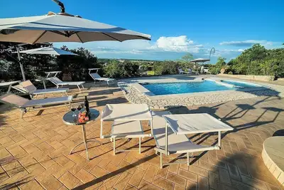 Image de Villa Rinalda Piccola: A bright and cheerful four-story villa located on top of a small hill, with Free Wi-Fi.