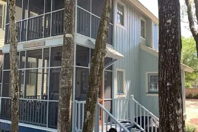 Image de Ginger - Nouvellement rénové - Lit king - ** Troisième nuit gratuite ou 800 $ par semaine **