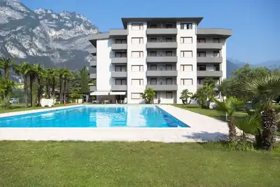 Appartement de vacances avec balcon et piscine