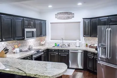 Image de Emplacement, emplacement, emplacement + King Master + Queen Guest