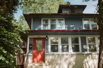 Image de Maison de ville proche de tout! Parfait pour votre voyage!