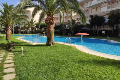 Image de Rez-de-chaussée avec jardin, à côté de la plage, dans une belle urbanisation. Familles IDÉALES