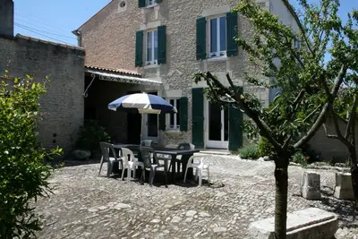 Image de Maison de pays, chauffage, parking, jardin, entièrement clos, tous commerces