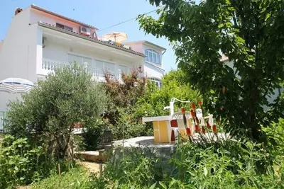 Image de Appartement / app. pour 8 personnes à 120 m² à Rab (124549)
