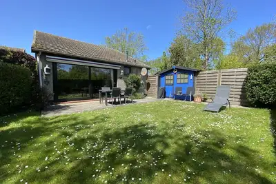 Image de Maison de vacances indépendante avec jardin clos, WiFi, sentier menant à la mer du Nord