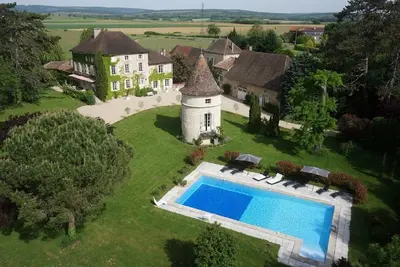 Image de Gîte de charme pour 6 personnes dans ancienne maison du gardien du Château