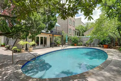Image de Piscine chauffée ouverte toute l'année! Magnifique maison familiale au coeur de la savane