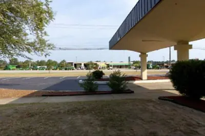 Image de Americas Best Value Inn Wilson UNITÉ 21 Premier ÉTAGE À 2 Lits