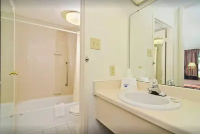 Image de Americas Best Value Inn Wilson - UNITÉ 22 Premier ÉTAGE