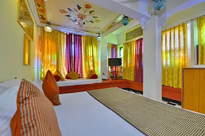 C. chambre avec piscine (cool, chill, relax)
