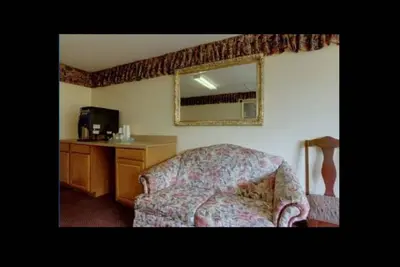 Image de Americas Best Value Inn Wilson UNITÉ 23 Premier ÉTAGE