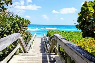 Image de Poshpadz présente Villa Kokomo à pied de la plage de Jupiter (8 personnes)