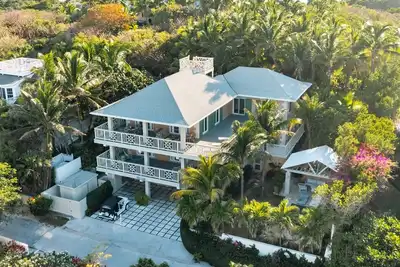 Image de Bahamian Classic Home avec vue panoramique sur l'océan